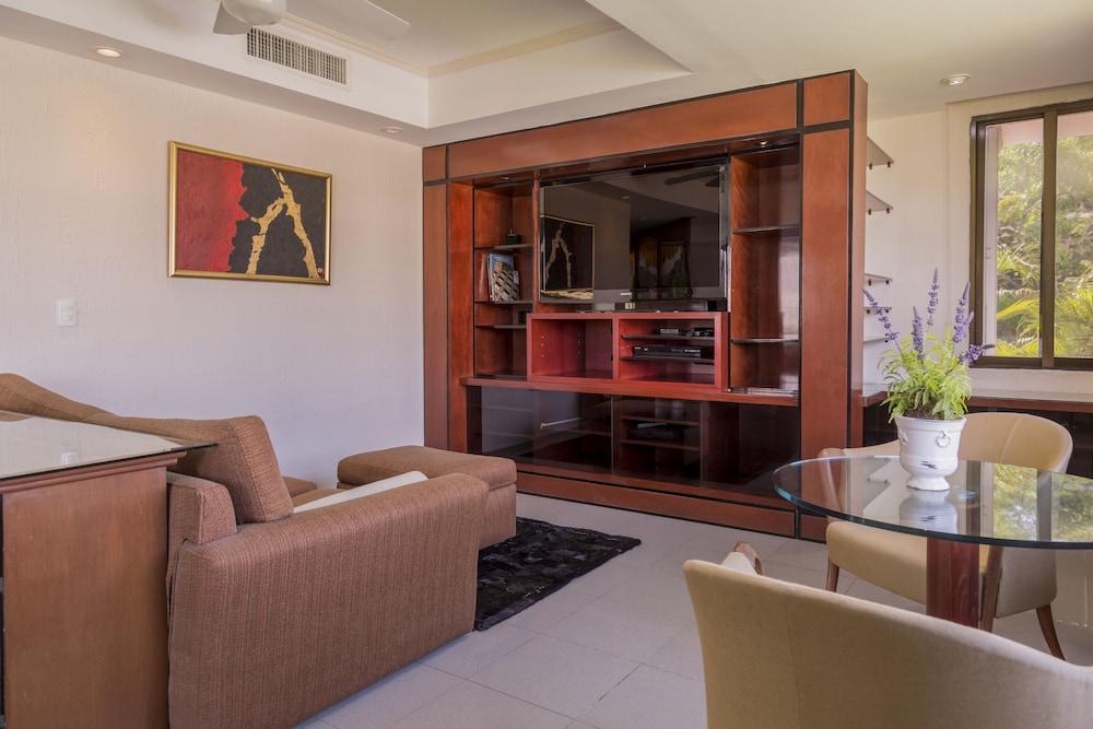Elegant Lagoon Front Villa By Casa Paraiso Cancún Eksteriør bilde