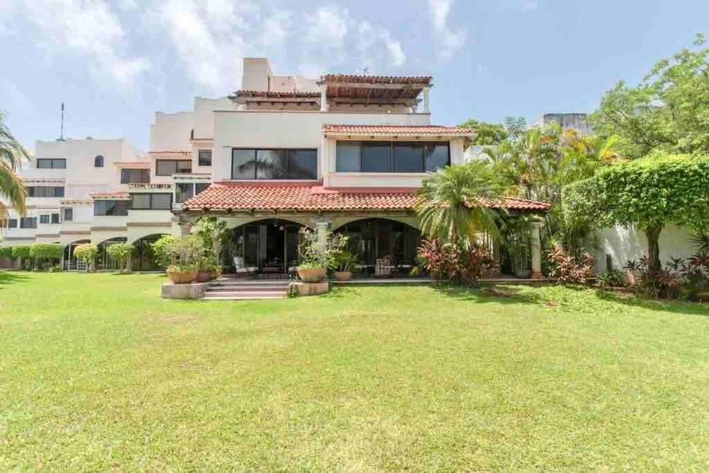 Elegant Lagoon Front Villa By Casa Paraiso Cancún Eksteriør bilde