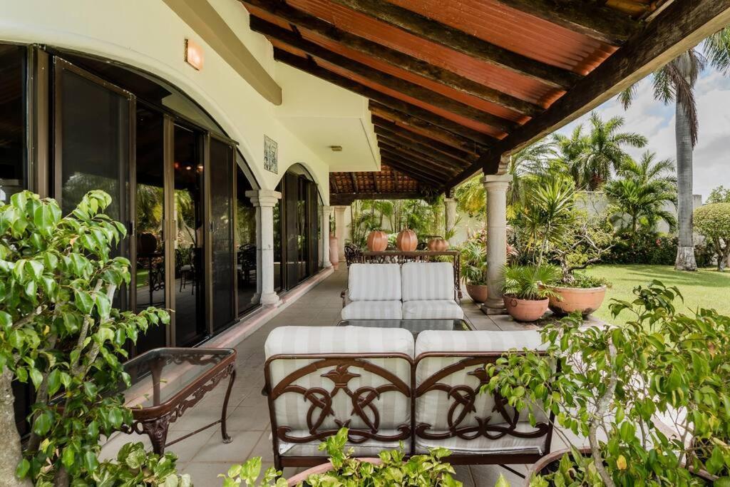 Elegant Lagoon Front Villa By Casa Paraiso Cancún Eksteriør bilde